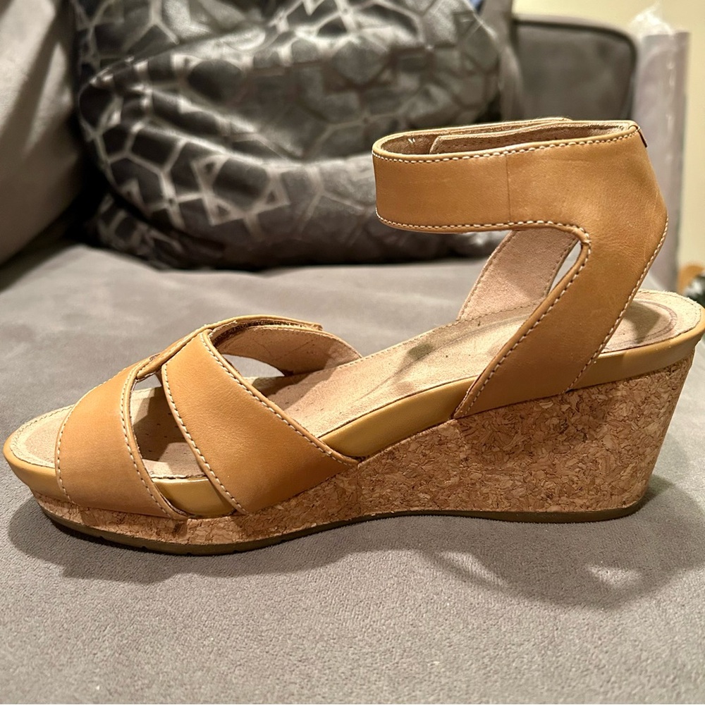 Clarks Unstructured Adjustable Strap Strap Wedge Sandals. Size 7 1/2 - Picture 7 of 11